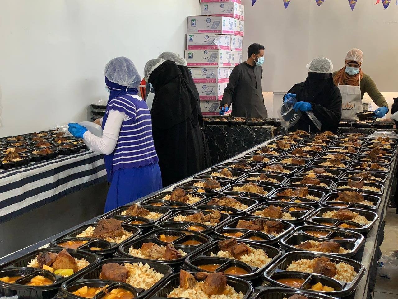 300 وجبة إفطار يوميا طوال شهر رمضان للأسر الأكثر احتياجا ضمن مبادرة "مطبخ المصرية.. بإيد بناتها