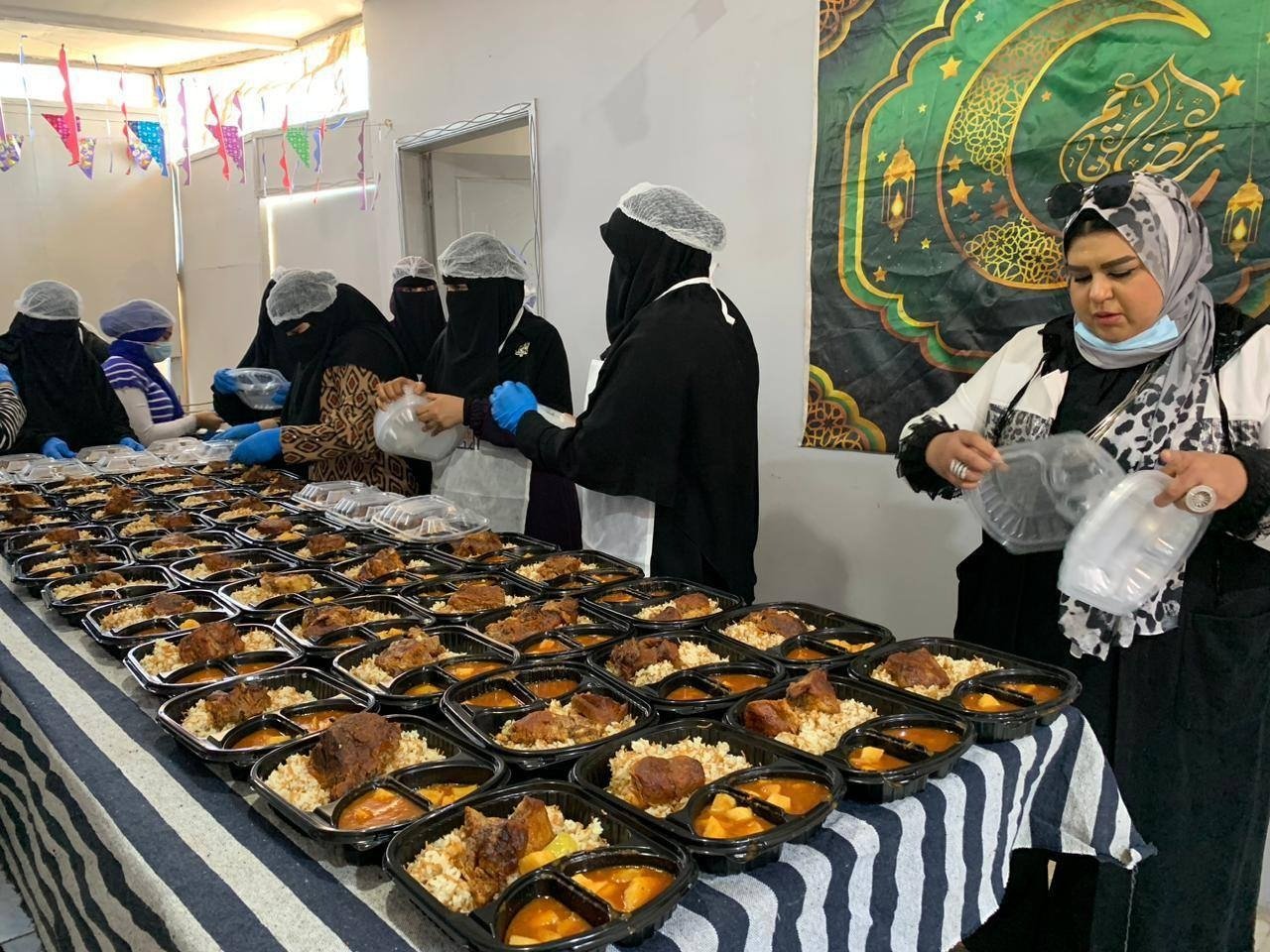 300 وجبة إفطار يوميا طوال شهر رمضان للأسر الأكثر احتياجا ضمن مبادرة "مطبخ المصرية.. بإيد بناتها