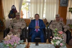 رئيس جامعة دمياط والمستشار العسكري للمحافظة يُدشنان أول برنامج للتربية الوطنية للطالبات