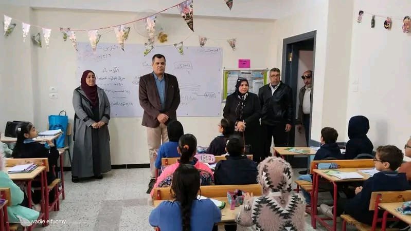 مدير "تعليم دمياط" يتفقد مدارس الزرقا ويتابع بدء الامتحانات الشهرية ....