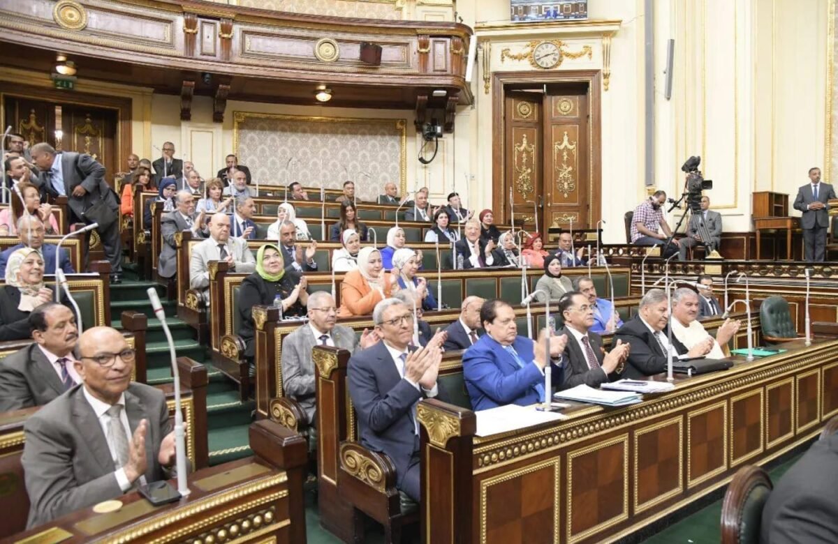 مجلس النواب يوافق على اقتراح النائب أيمن محسب بشأن تعديل المادة ١٧ بمشروع قانون العمل