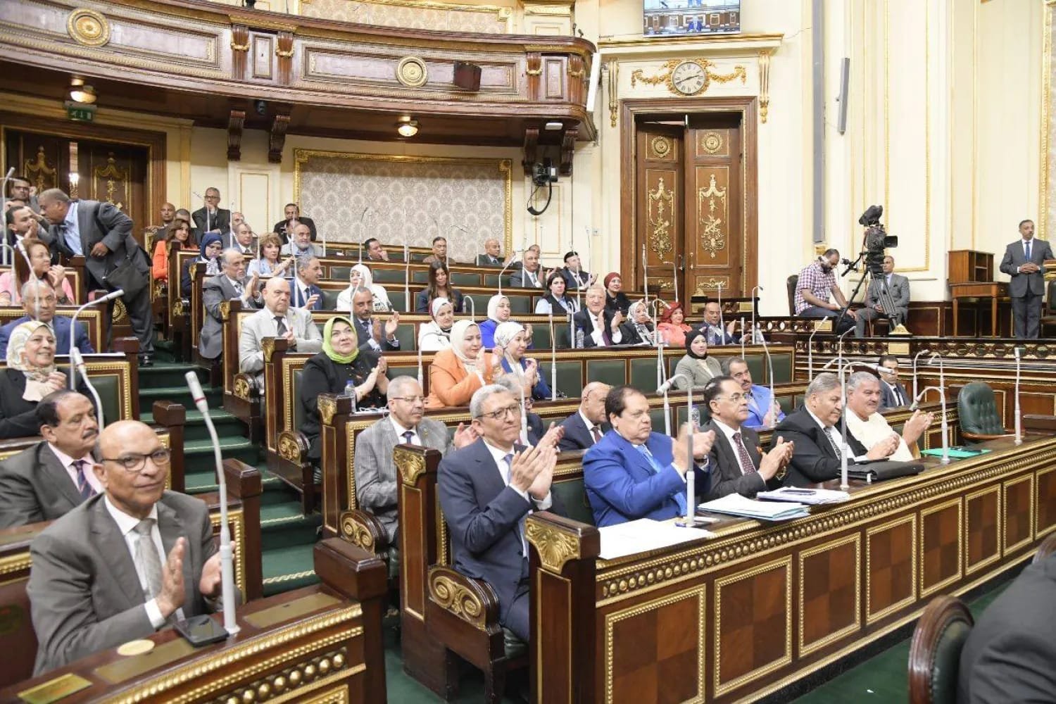 مجلس النواب يوافق على اقتراح النائب أيمن محسب بشأن تعديل المادة ١٧ بمشروع قانون العمل