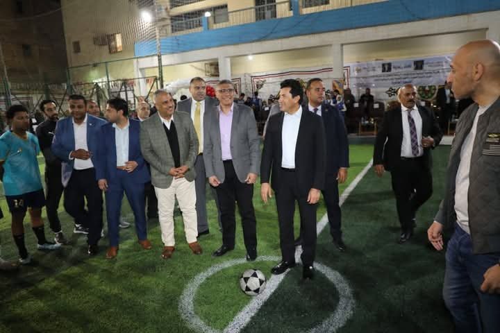 وزير الشباب والرياضة ومحافظ الجيزة يفتتحان ملعب مركز شباب الجيزة 