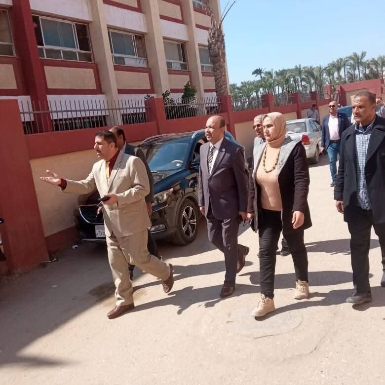 السكرتير العام المساعد يتفقد مدرستى التجارة و كفر البطيخ الثانوية لمتابعة سير العملية التعليمية