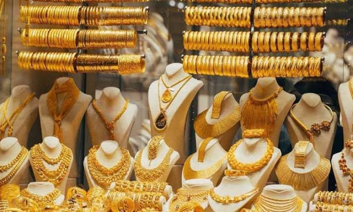 الذهب يتراجع وعيار 21 يسجل 4205 جنيه