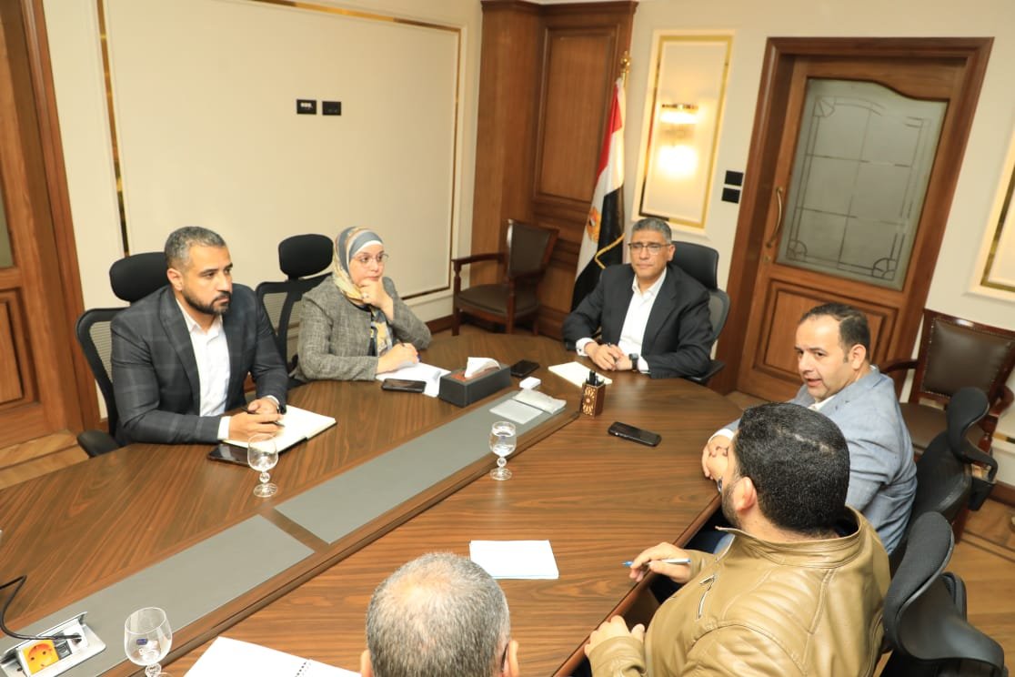 دعم المستشفيات والوحدات الصحية بنطاق محافظة الجيزة بـ ٢٨٧ جهازًا طبيًا وعلاجيًا