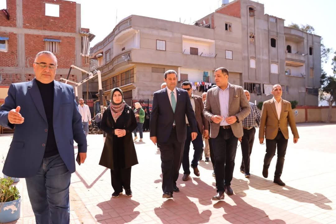 محافظ دمياط يجرى زيارة إلى مدرسة عثمان بن عفان بكفر شحاتة للوقوف على أعمال إحلال خط مياه الشرب