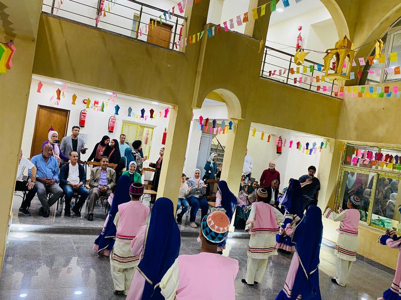 فلكلور وإنشاد وعروض للأطفال في البحر الأحمر