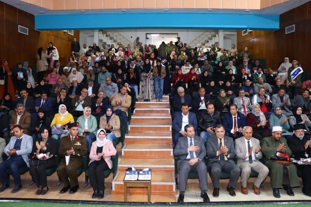 محافظ دمياط يشهد احتفالية التربية والتعليم بيوم الشهيد ويُكرم أسر الشهداء بالمحافظة