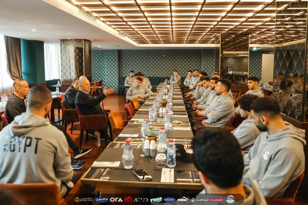 هاني أبو ريدة يجتمع بمنتخب مصر قبل مباراة إثيوبيا
