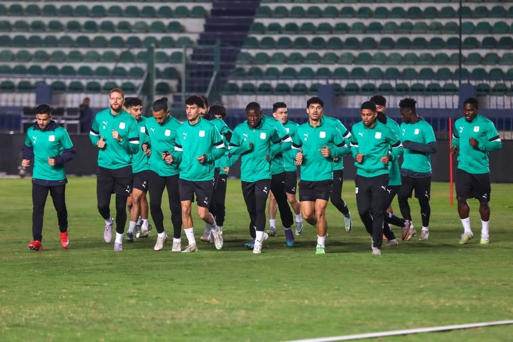 بالصور مران الفريق الأول للكرة بالنادي المصري