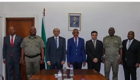 سفير مصر فى مابوتو يلتقى بوزير الداخلية الموزمبيقى