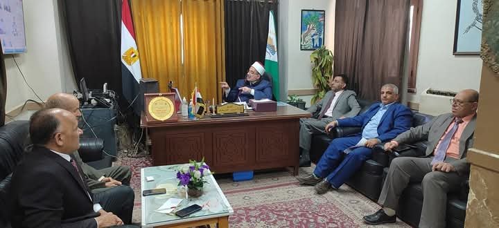 "عبود" يجتمع بمديري المراحل والإدارات التعليمية الأزهرية بالجيزة