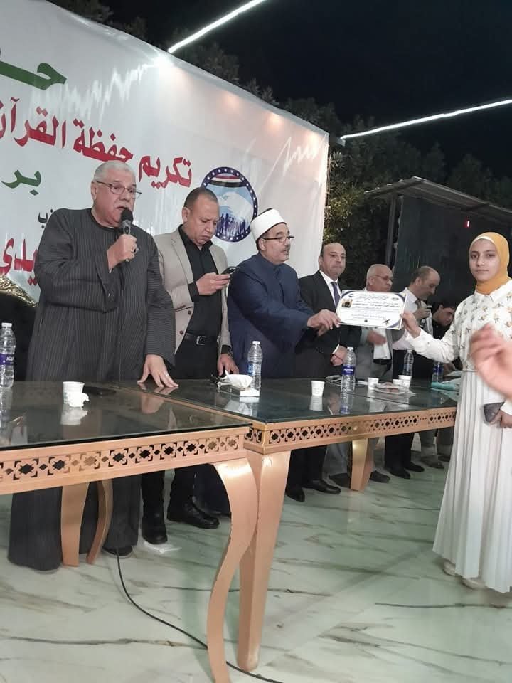 "عبود" يكرّم حفظة القرآن الكريم بمدينة أوسيم بالجيزة