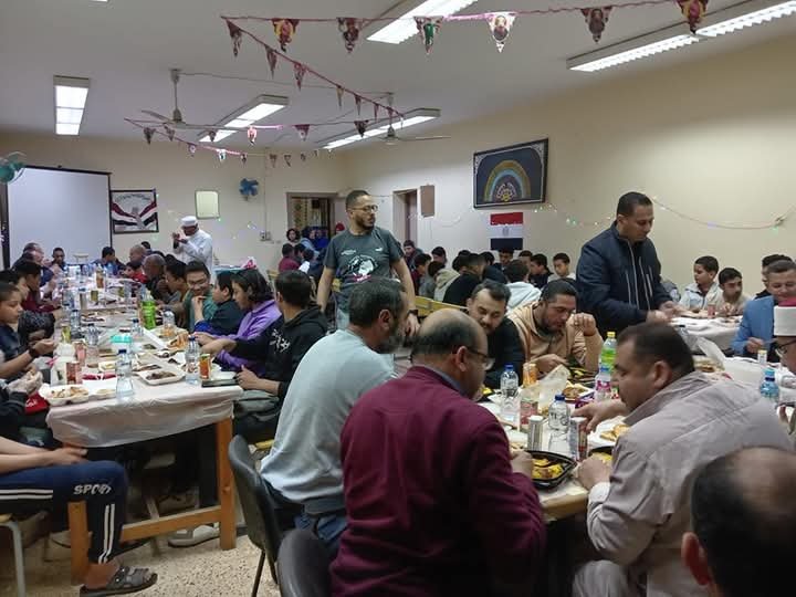حفل إفطار جماعي ضمن مبادرة "ساعي الخير" بمعاهد أكتوبر الازهرية