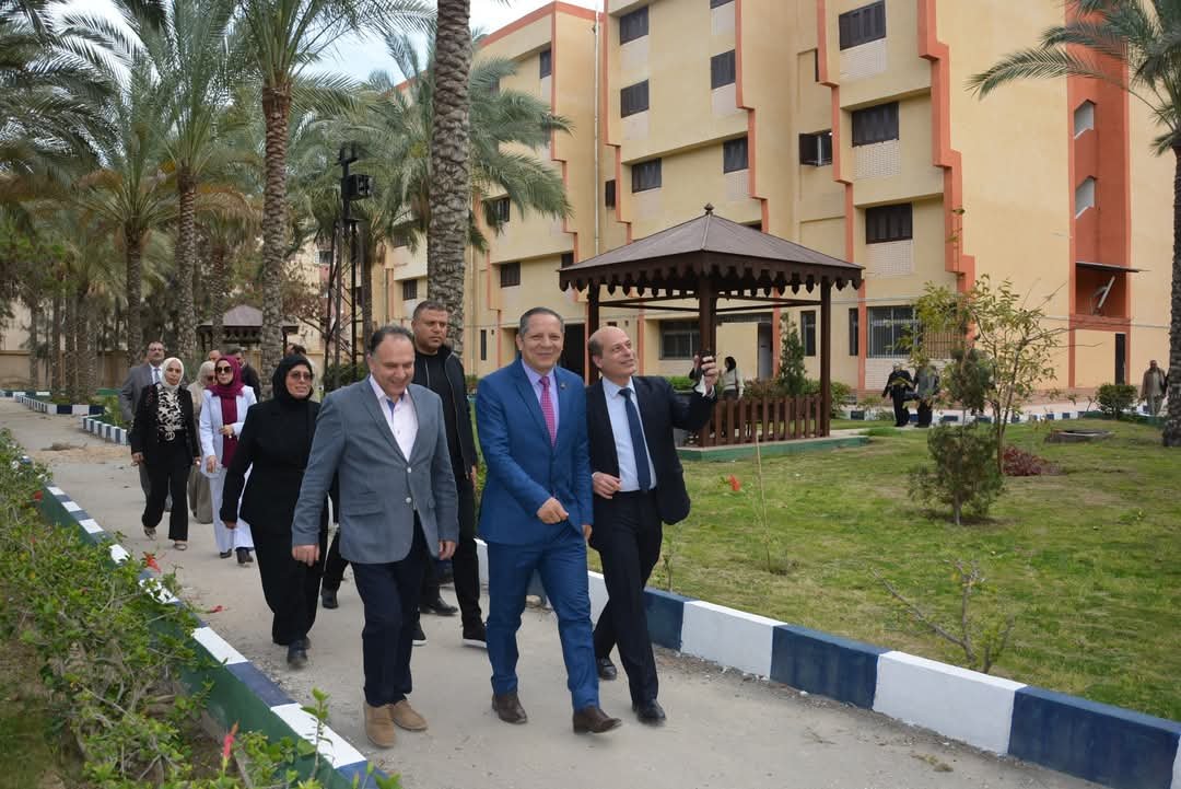رئيس جامعة دمياط وعمداء الكليات يتفقدون المدينة الجامعية