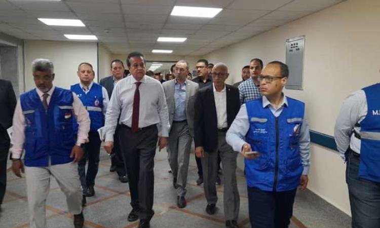 وزير الصحة يتفقد مستشفى العريش العام