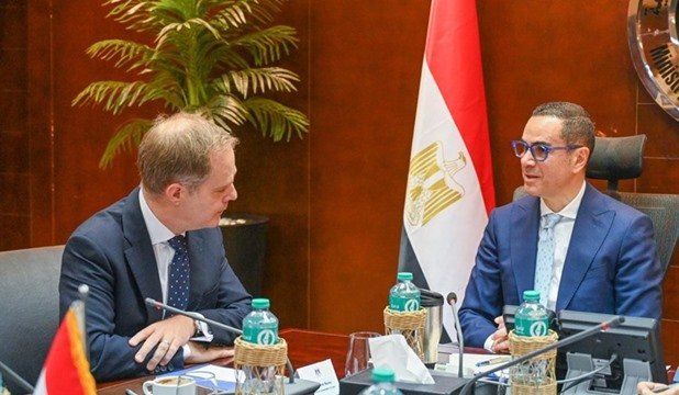 وزير الاستثمار يبحث مع السفير البريطاني بالقاهرة سبل تعزيز التعاون الاقتصادي
