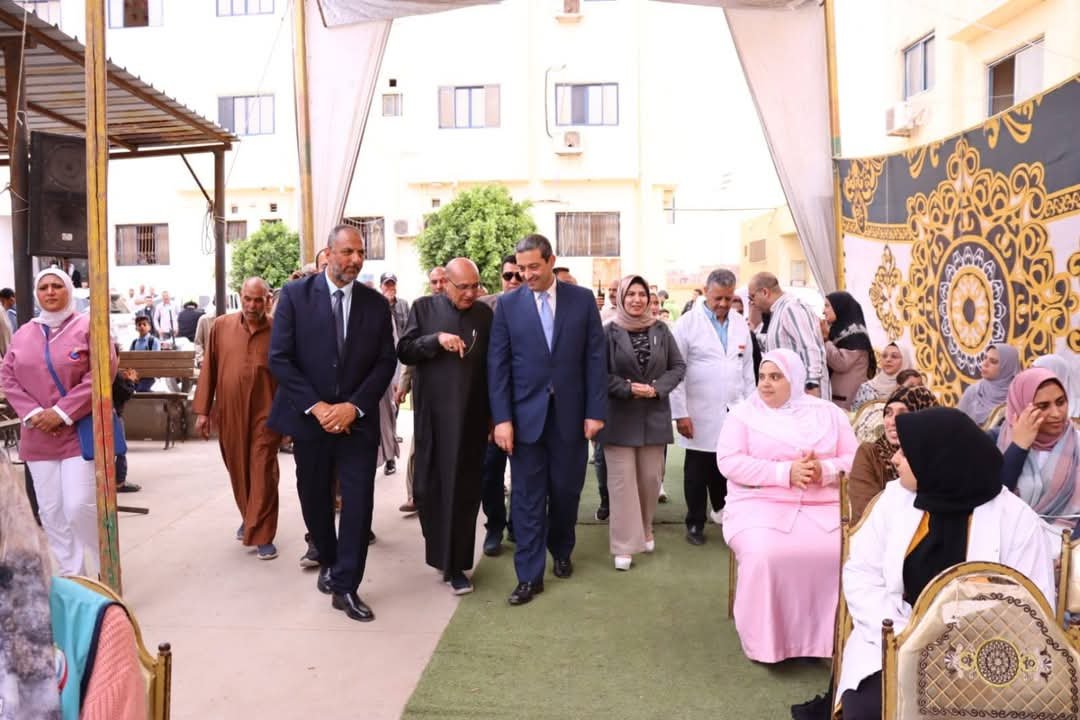 محافظ دمياط يتفقد فاعليات مبادرة ” الالف يوم الذهبية ” بميت أبو غالب 