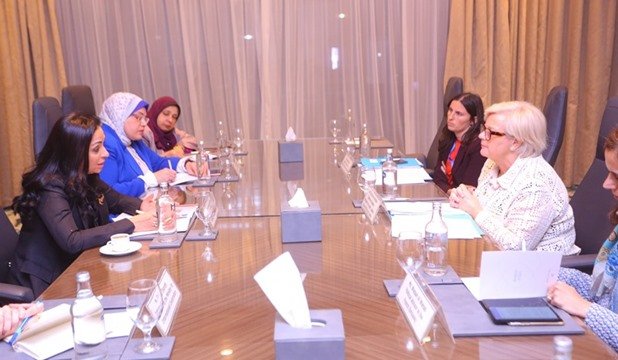 وزيرة التضامن الاجتماعي تلتقي وزيرة العمل والصحة والتضامن وشئون العائلة الفرنسية