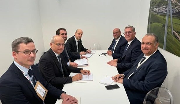 زير البترول يعقد جلسة مباحثات مع وفد شركة "توتال انيرجيز