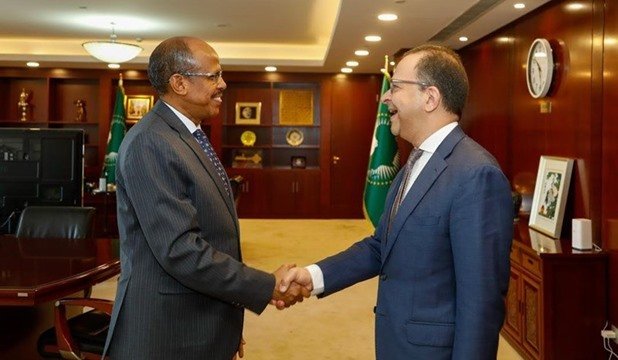 مندوب مصر لدى الاتحاد الإفريقي يلتقي برئيس مفوضية الاتحاد الإفريقي الجديد