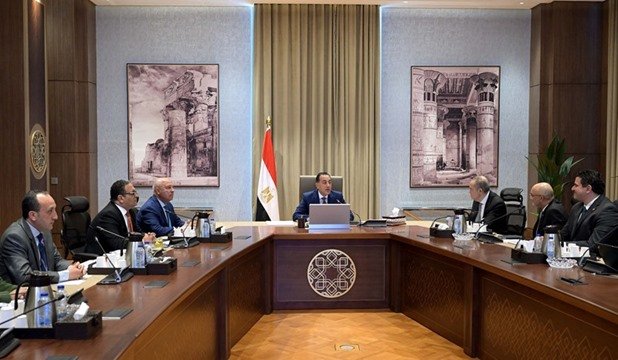 مدبولى يلتقي مسئولي مجموعة «المنصور للسيارات»