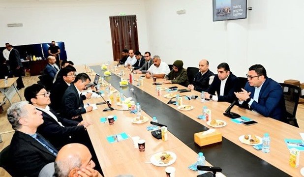 وزير الإسكان يجتمع مع مسئولي الشركة الصينية بالعاصمة الإدارية