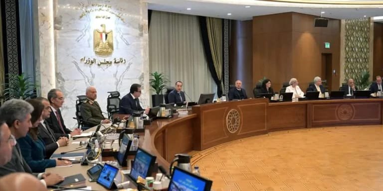 الحكومة توافق على 12 قرارًا جديدًا