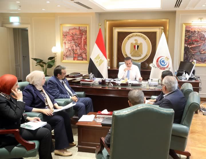 وزير الصحة يبحث خطط ترشيد استهلاك الأدوية وتعزيز الإنتاج المحلي تحقيقًا للأمن الدوائي
