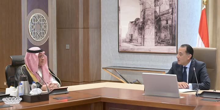 رئيس الوزراء يستقبل الأمين العام السعودي للمجلس التنسيقي الأعلى