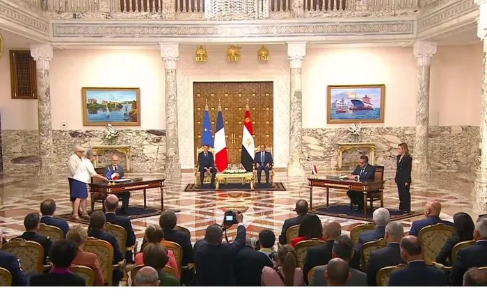 السيسي وماكرون يوقعان إعلانًا مشتركًا لرفع العلاقات المصرية الفرنسية إلى شراكة استراتيجية