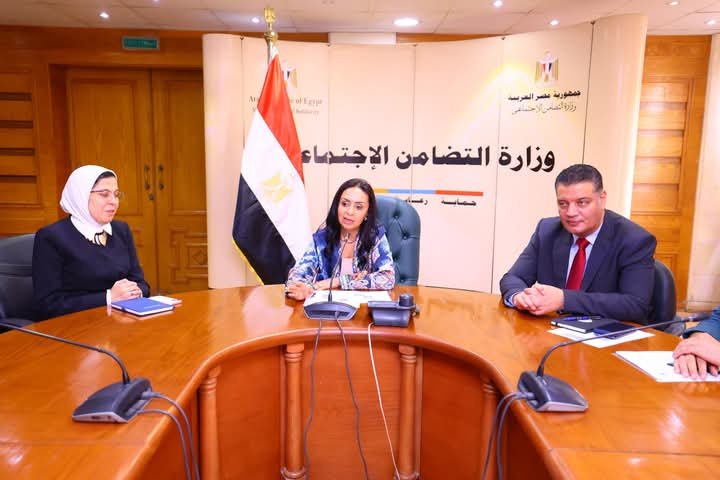 وزيرة التضامن الاجتماعي تلتقي أعضاء البعثة الإشرافية لحج الجمعيات الأهلية بالوزارة