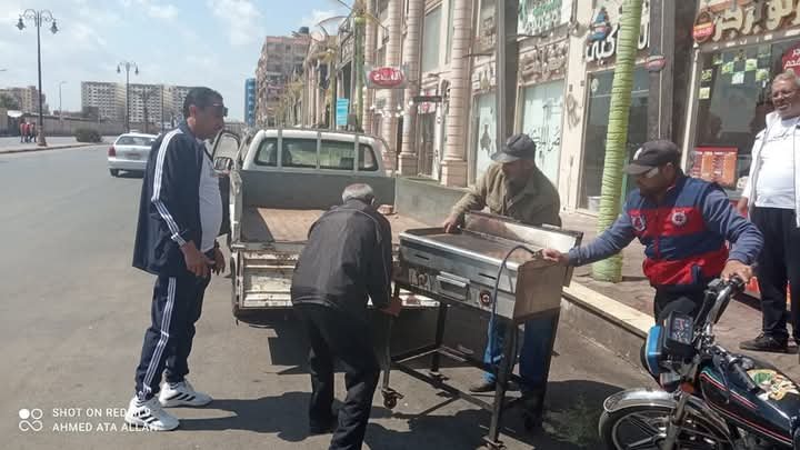 استجابة لشكاوي المواطنين جهود مكثفة لسحب مياه الصرف الصحي بمنطقة بلال بن رباح