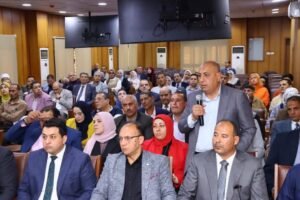 محافظ دمياط يرأس جلسة المجلس التنفيذى ويتوجه بالتهنئة لأبناء المحافظة