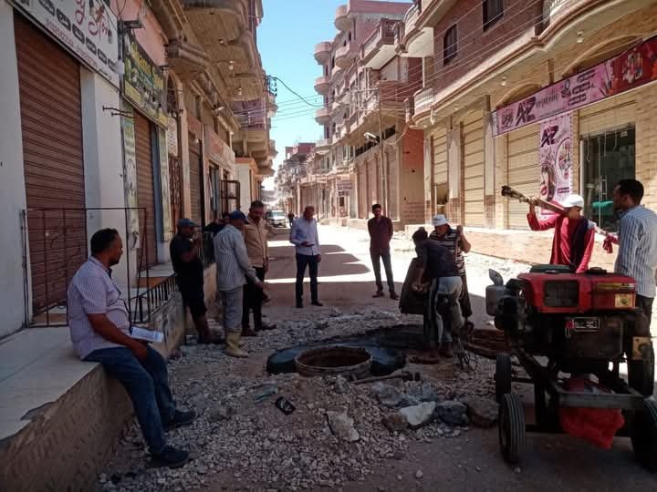 محافظ كفرالشيخ يعلن عن رفع كفاءة وتطوير مطابق الصرف الصحي بشارع العرب بمسير