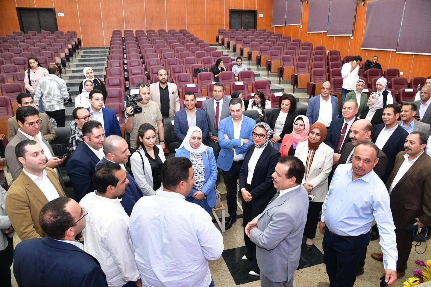 نائب محافظ دمياط فى زيارة إلى محافظة الوادى الجديد تضمنت برنامج حافل بالزيارات الميدانية للمشروعات التنموية والخدمية