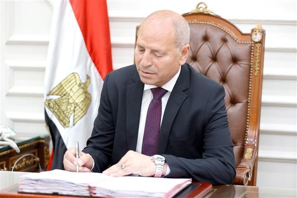 *وبدأ العام الدراسي الجديد* 