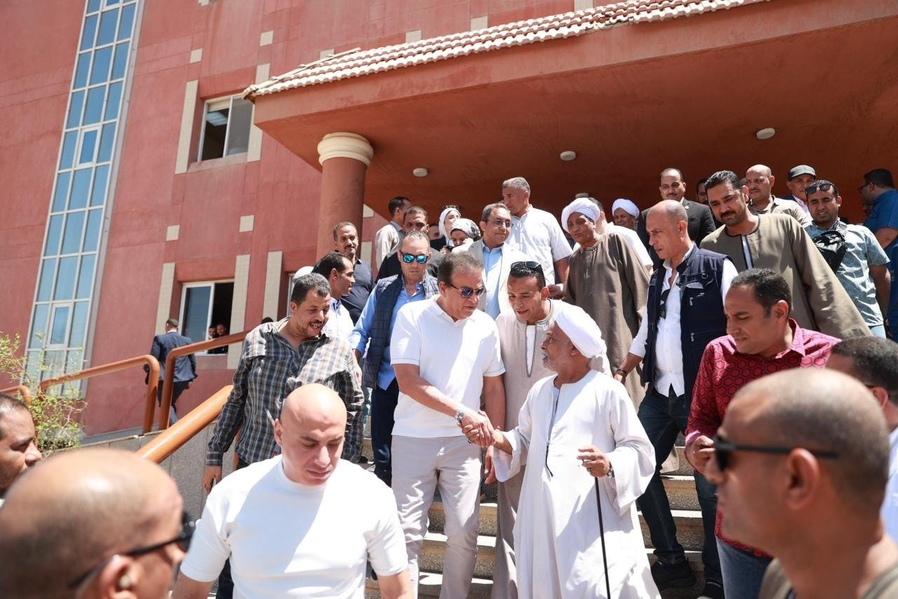 وزير الصحة يتفقد مستشفى فقط التخصصي التابعة لمحافظة قنا ويؤكد على التعاون مع جامعة جنوب الوادي لدعم القوى البشرية