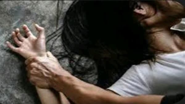 . أب يعاشر ابنته معاشرة الأزواج وتحمل منه في الوراق