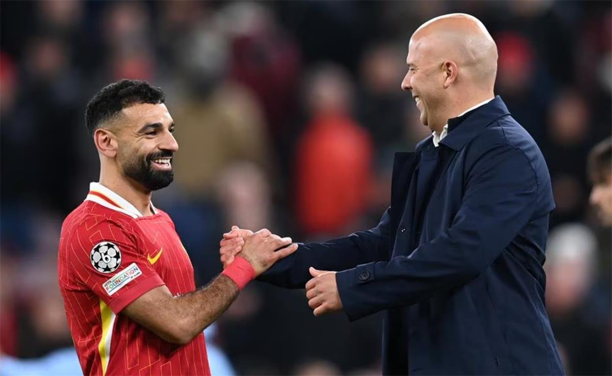 «سلوت يفاجئ الجميع».. مدرب ليفربول يكشف سر غياب صلاح عن التهديف