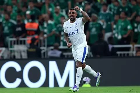 مالكوم يقترب من دعم الهلال في قمة الاتحاد بالدوري السعودي