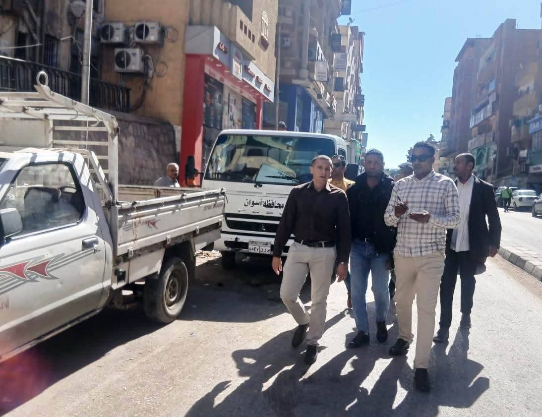 جولات مفاجئة تعيد الانضباط لشارع أسوان.. ومصادرة فورية للمخالفات
