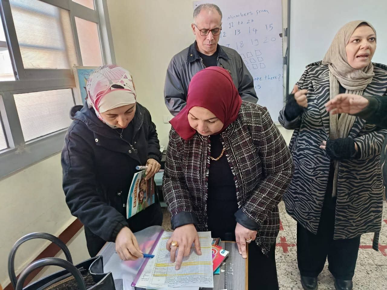 حبيب في متابعة ميدانية للاطمئنان على انتظام العملية التعليمية .