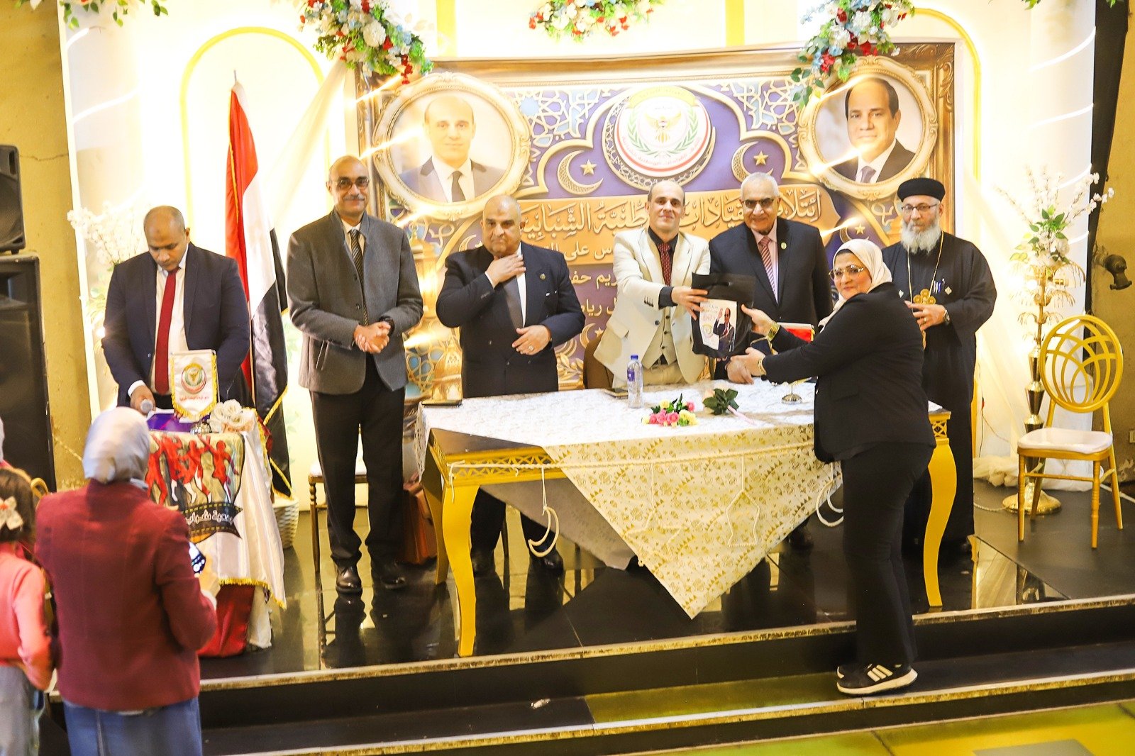 “إئتلاف القيادات الوطنية الشبابية ” يقيم حفل إفطار وتكريم امهات الشهداء والأم المثالية