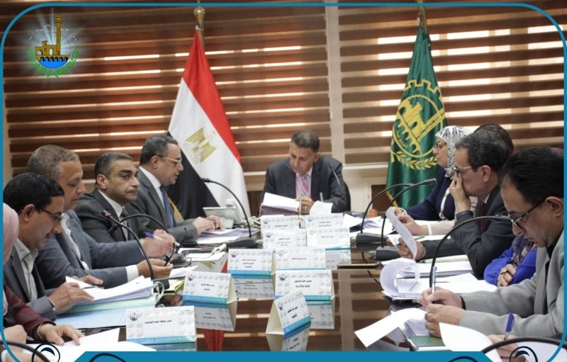 محافظ القليوبية الدكتور المهندس حسام عبد الفتاح يترأس اجتماع مجلس إدارة المناطق الصناعية لبحث طلبات المستثمرين كتب.