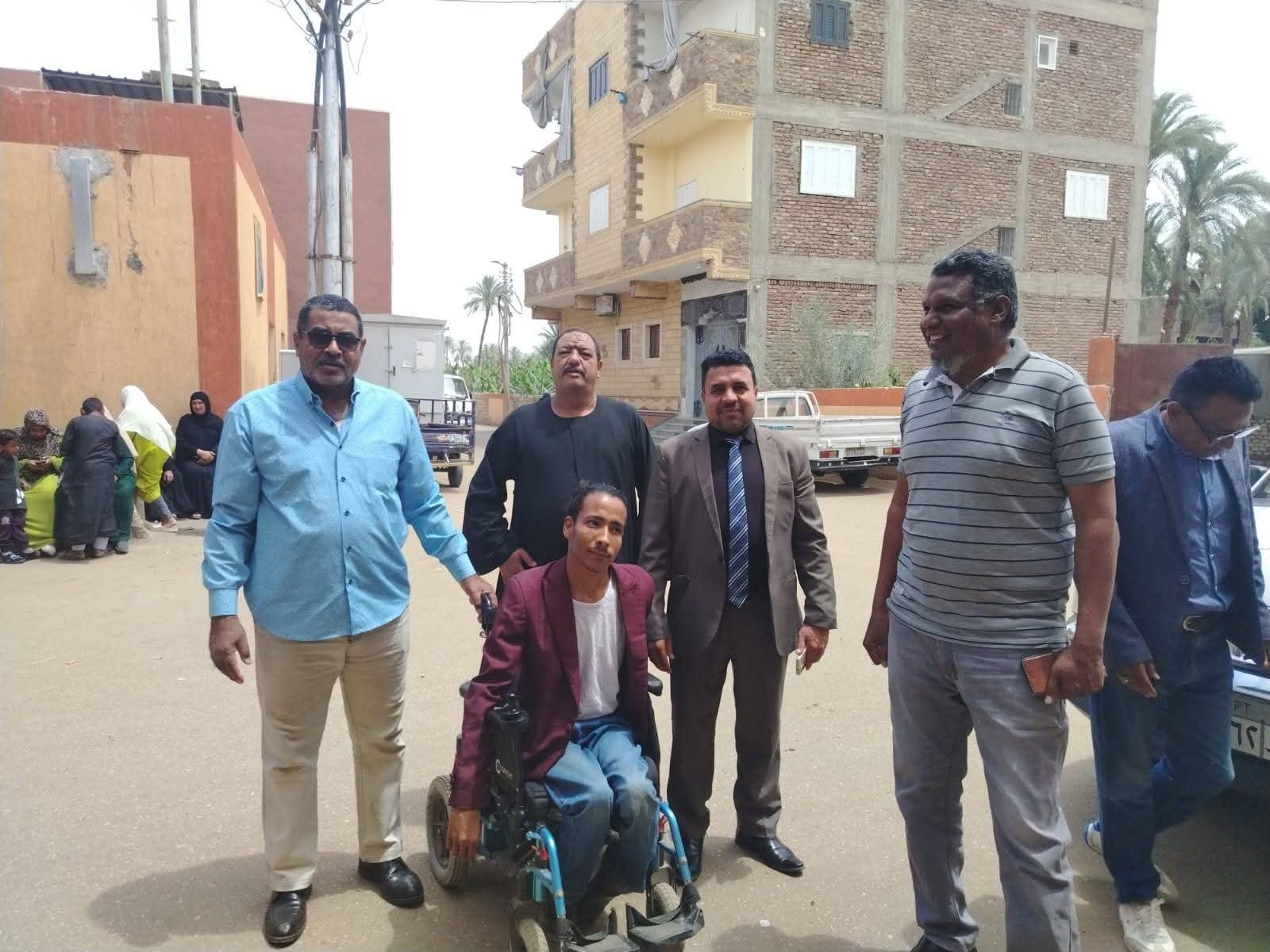 قافلة طبية شاملة وندوة توعوية بقرية “القبلي قمولا” بالقرنة