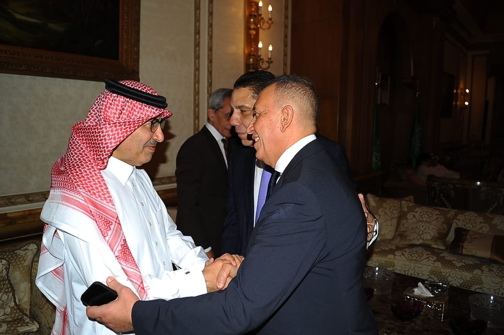 وزراء وشخصيات عامة يشاركون في عزاء والد السفير السعودي بمصر