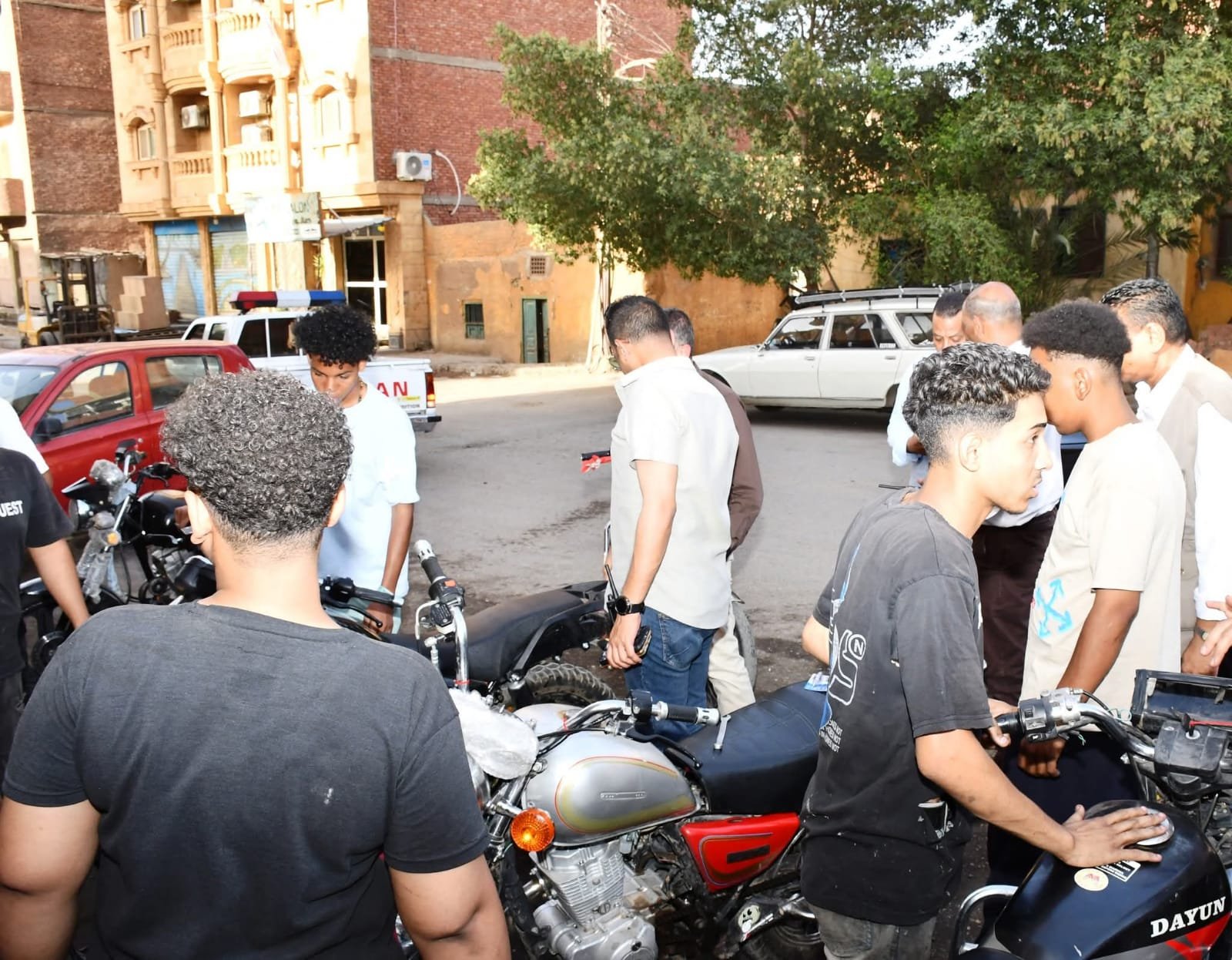 عمرو لاشين يقود حملة ميدانية لإعادة الانضباط ويعلن الحرب على الشكمانات المخالفة