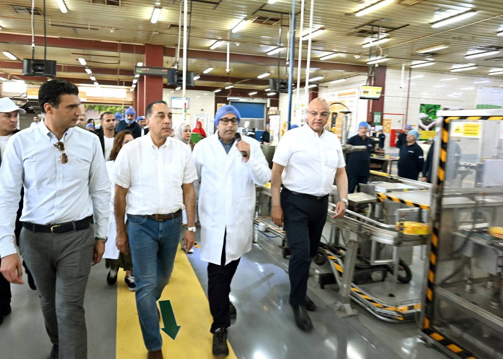 خلال جولته بمحافظة الإسكندرية اليوم:  رئيس الوزراء يفتتح خط إنتاج جديد لمصنع “ليبتون تيز أند إنفيوجنز” ببرج العرب الجديدة